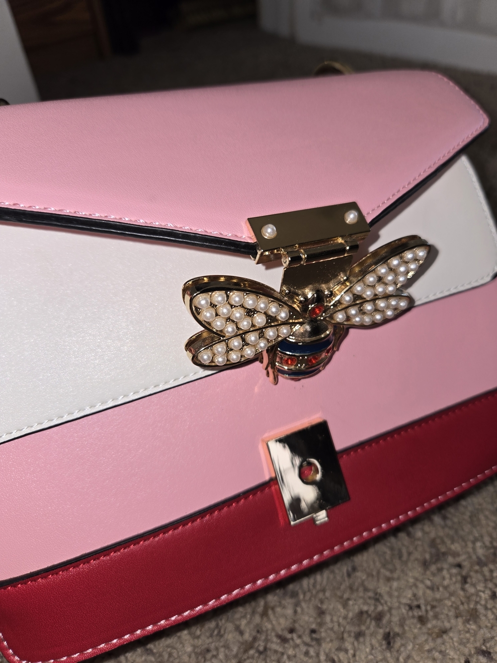 Keri Jeweled Bee Crossbody bag featuring a color-block design and a gold chain - Picture 10 of 10
